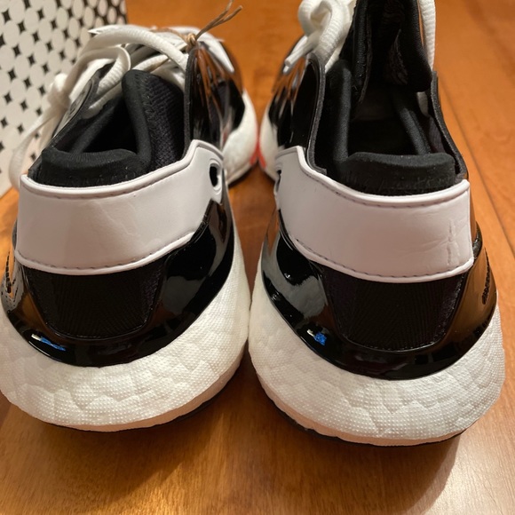 NWB Adidas Stella McCartney Ultraboost 22 Size 7 US - Picture 6 of 8